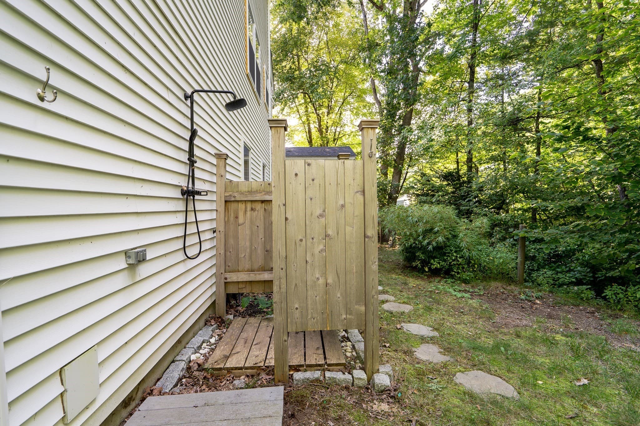 Single Family Residence at 7 Duffield Rd, Hopkinton MA 01748, Hopkinton, photo 5 of 40