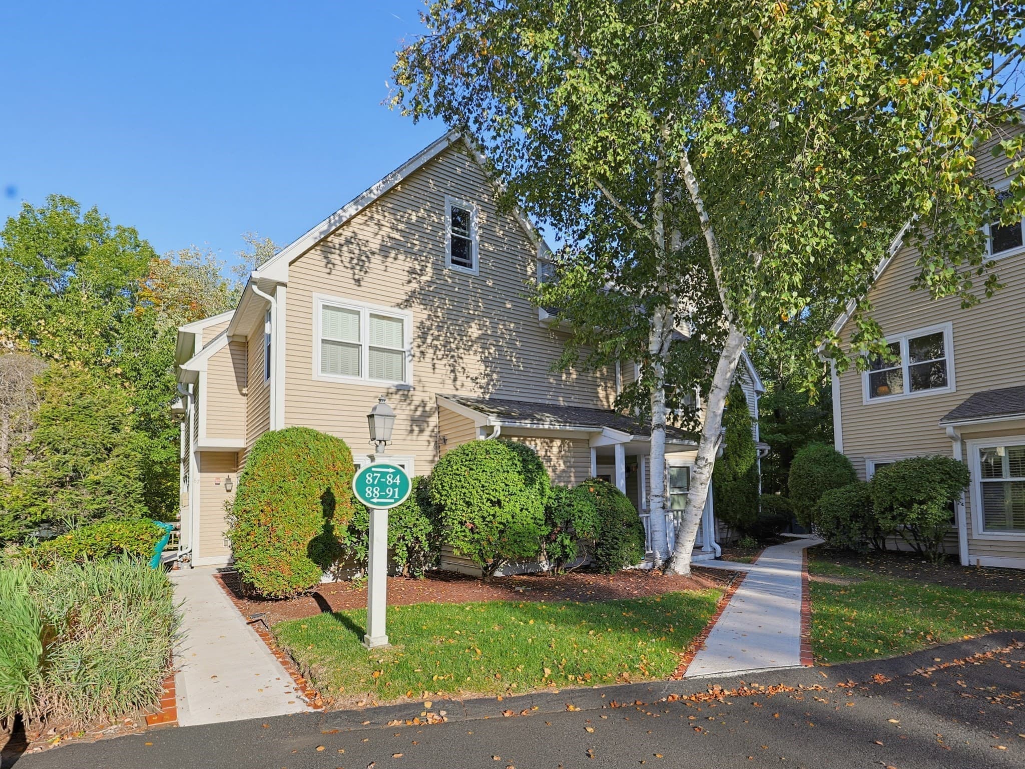 Condominium at 85 Hammond Pl # 85, Woburn MA 01801, Woburn, photo 2 of 35