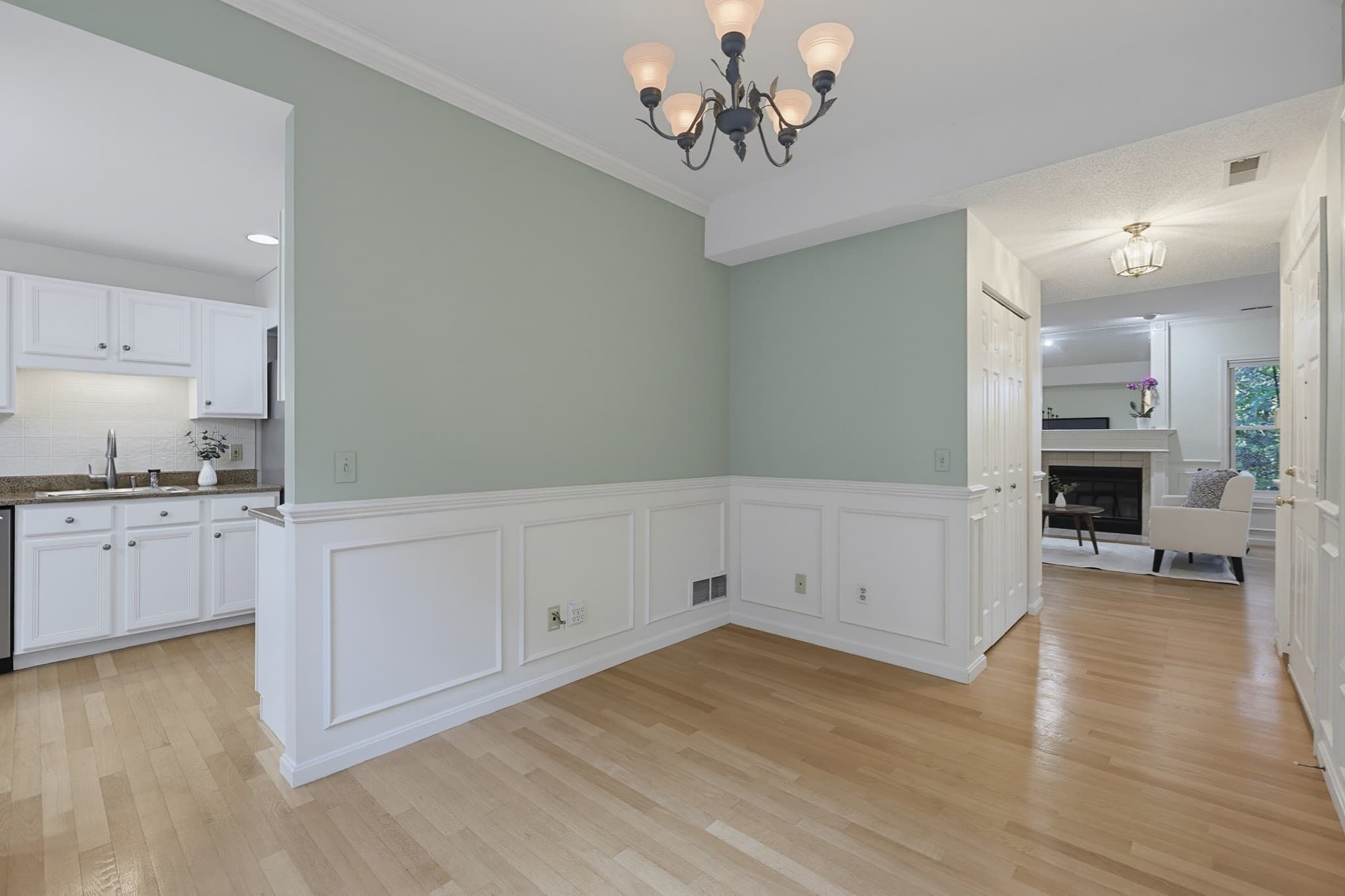Condominium at 85 Hammond Pl # 85, Woburn MA 01801, Woburn, photo 13 of 35