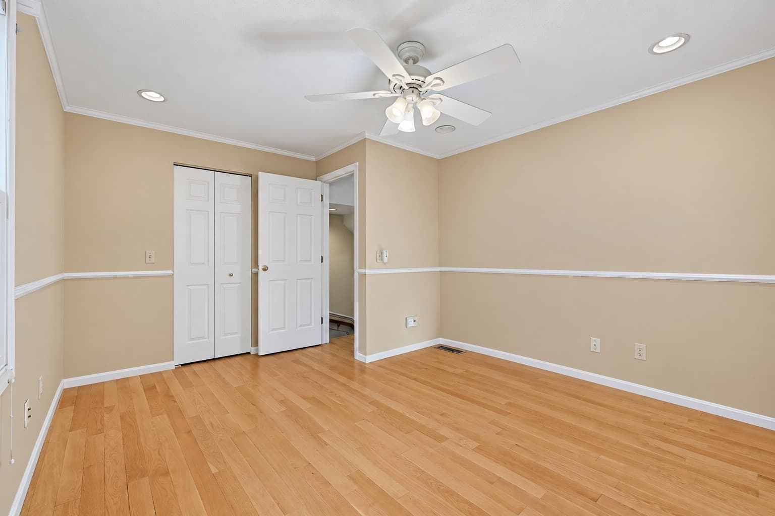 Condominium at 85 Hammond Pl # 85, Woburn MA 01801, Woburn, photo 20 of 35