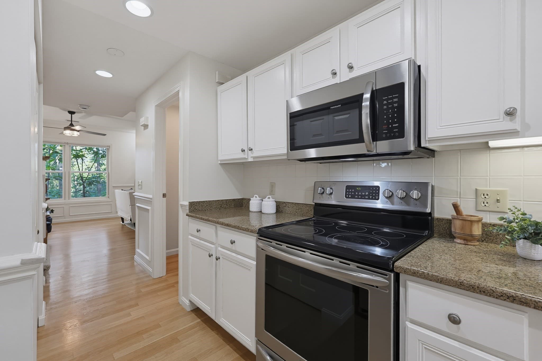 Condominium at 85 Hammond Pl # 85, Woburn MA 01801, Woburn, photo 14 of 35