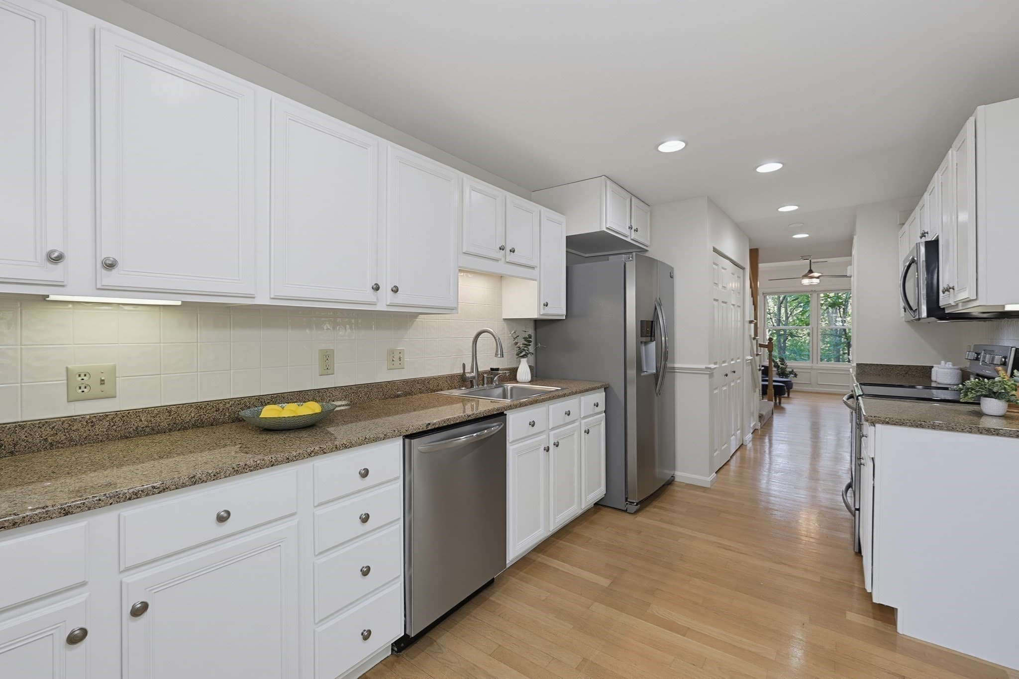 Condominium at 85 Hammond Pl # 85, Woburn MA 01801, Woburn, photo 8 of 35
