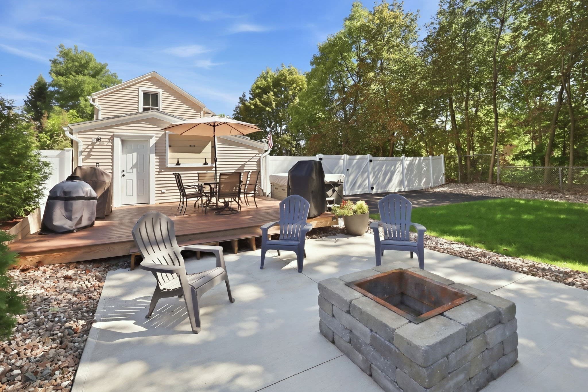 Single Family Residence at 10 Canal St, South Hadley MA 01075, South Hadley, photo 11 of 39