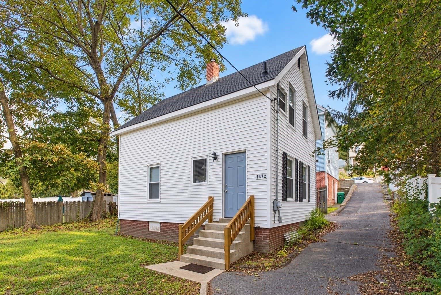 4 Family at 147- 1/2 Oak St, Clinton MA 01510, Clinton, photo 2 of 42