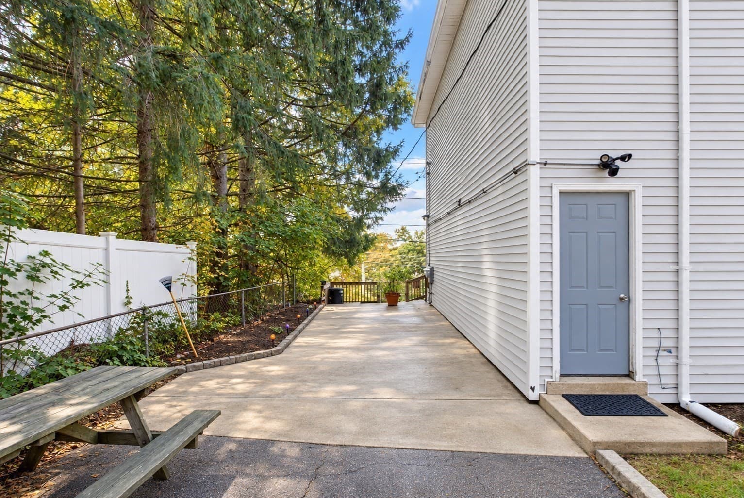 4 Family at 147- 1/2 Oak St, Clinton MA 01510, Clinton, photo 40 of 42