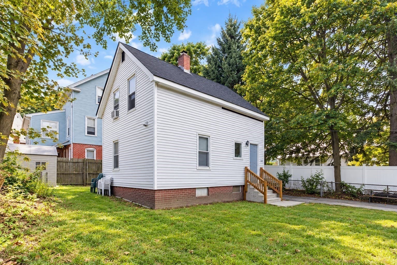 4 Family at 147- 1/2 Oak St, Clinton MA 01510, Clinton, photo 39 of 42