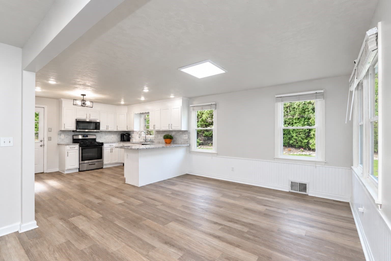 Single Family Residence at 176 Meadow St, Westfield MA 01085, Westfield, photo 3 of 42