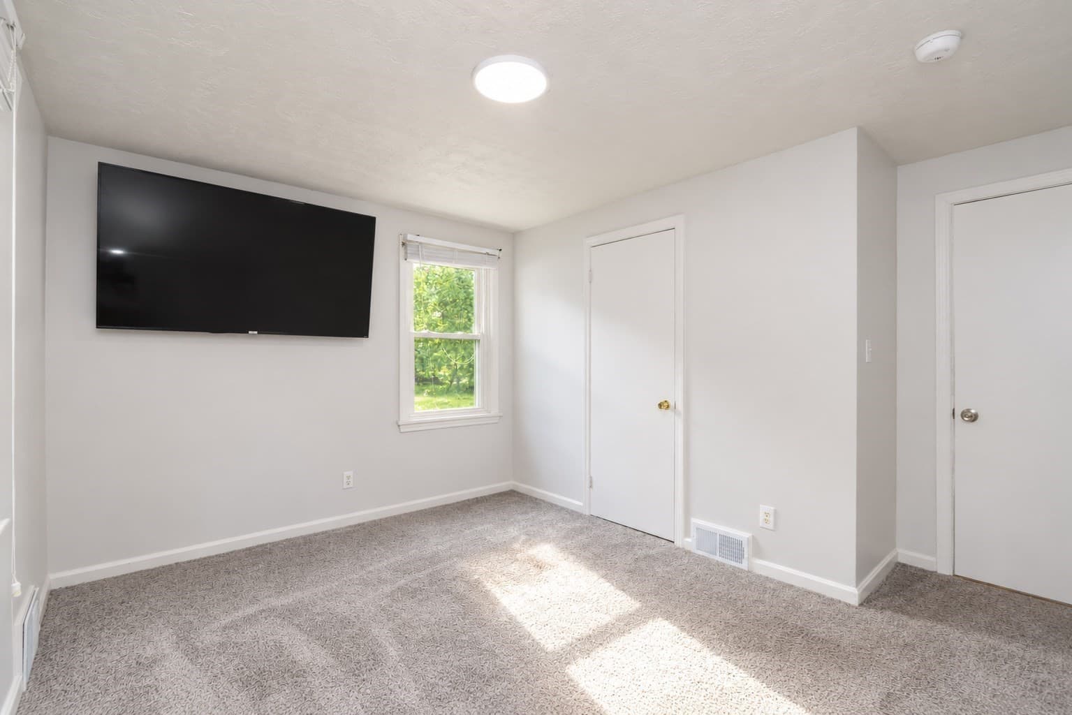 Single Family Residence at 176 Meadow St, Westfield MA 01085, Westfield, photo 18 of 42