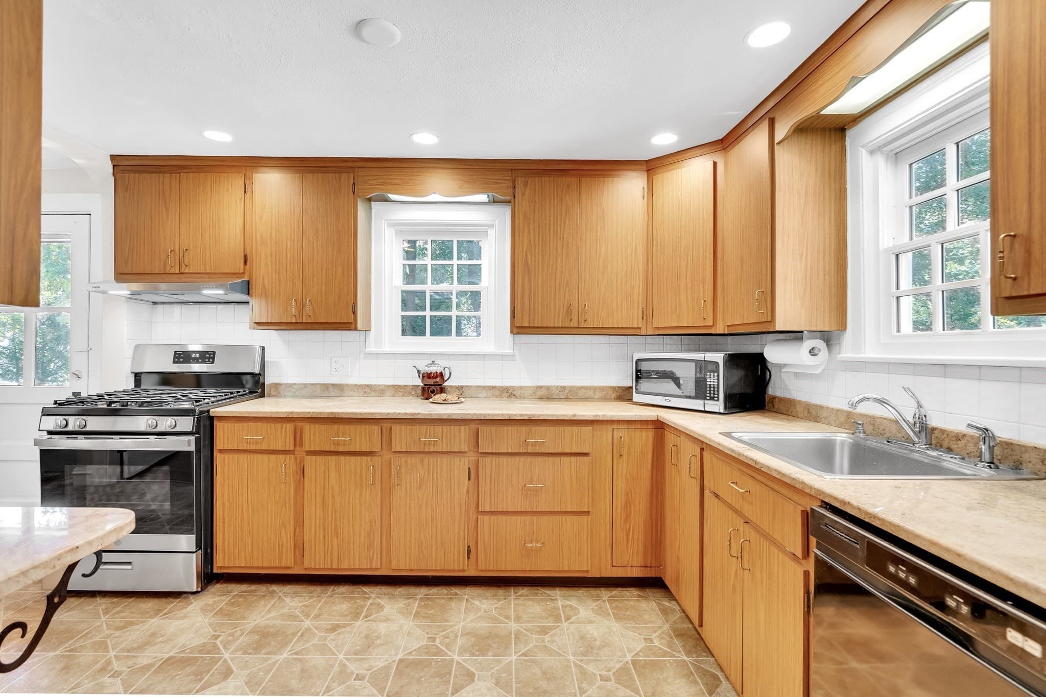 Single Family Residence at 21 Allen Ave, Newton MA 02468, Newton, photo 3 of 28