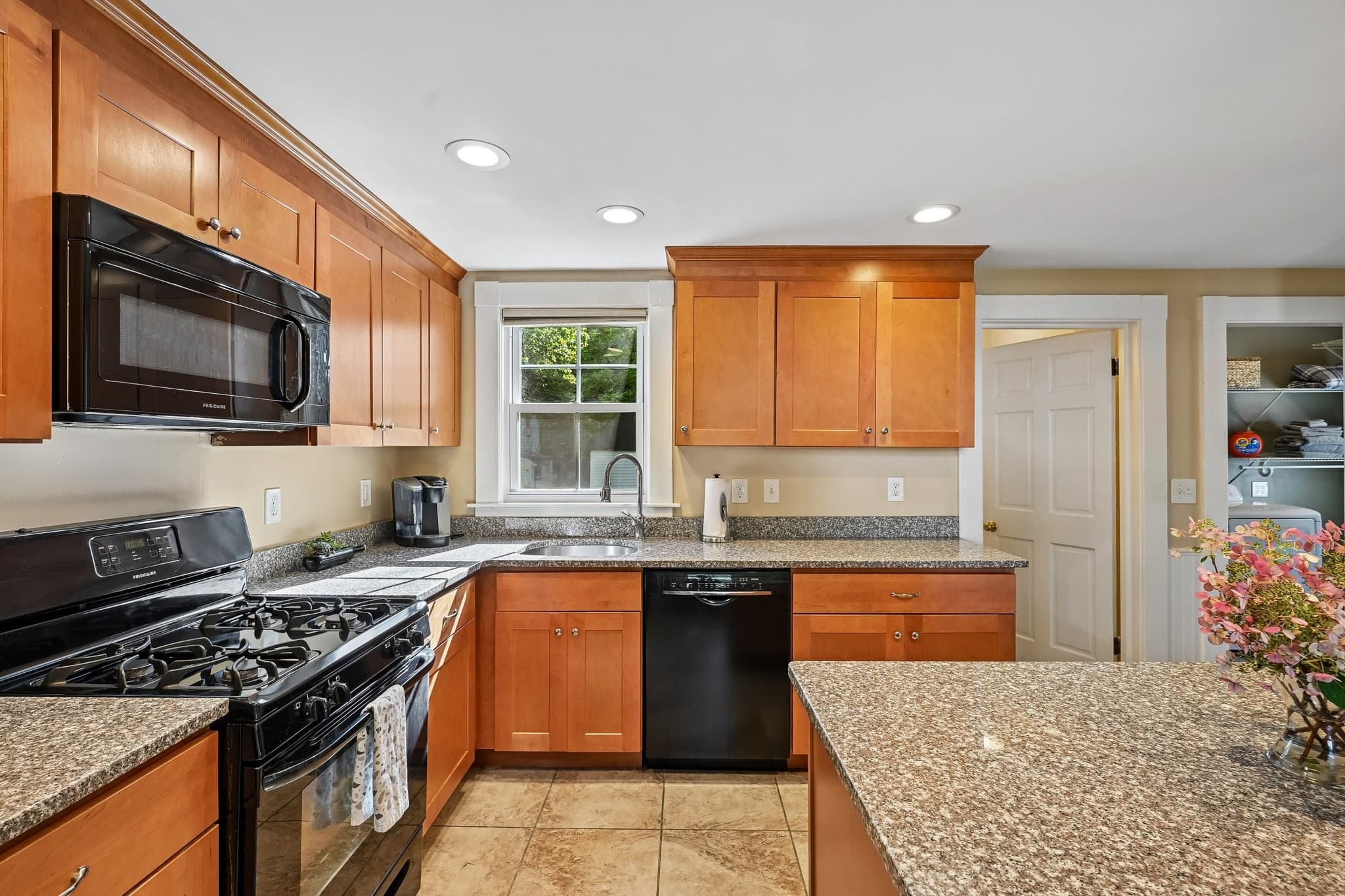 Single Family Residence at 18 Highland Ave, Chelmsford MA 01863, Chelmsford, photo 10 of 32