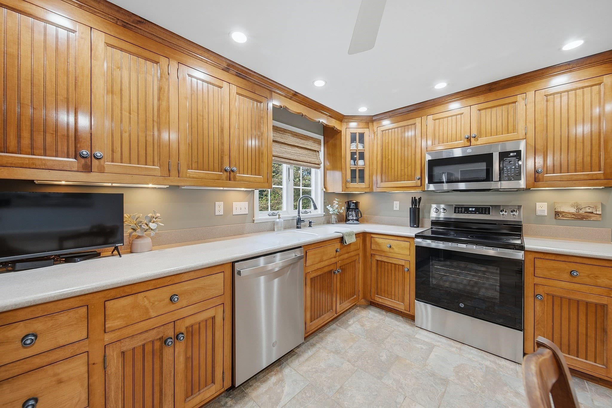 Single Family Residence at 80 Dodge Hill Rd, Sutton MA 01590, Sutton, photo 5 of 42