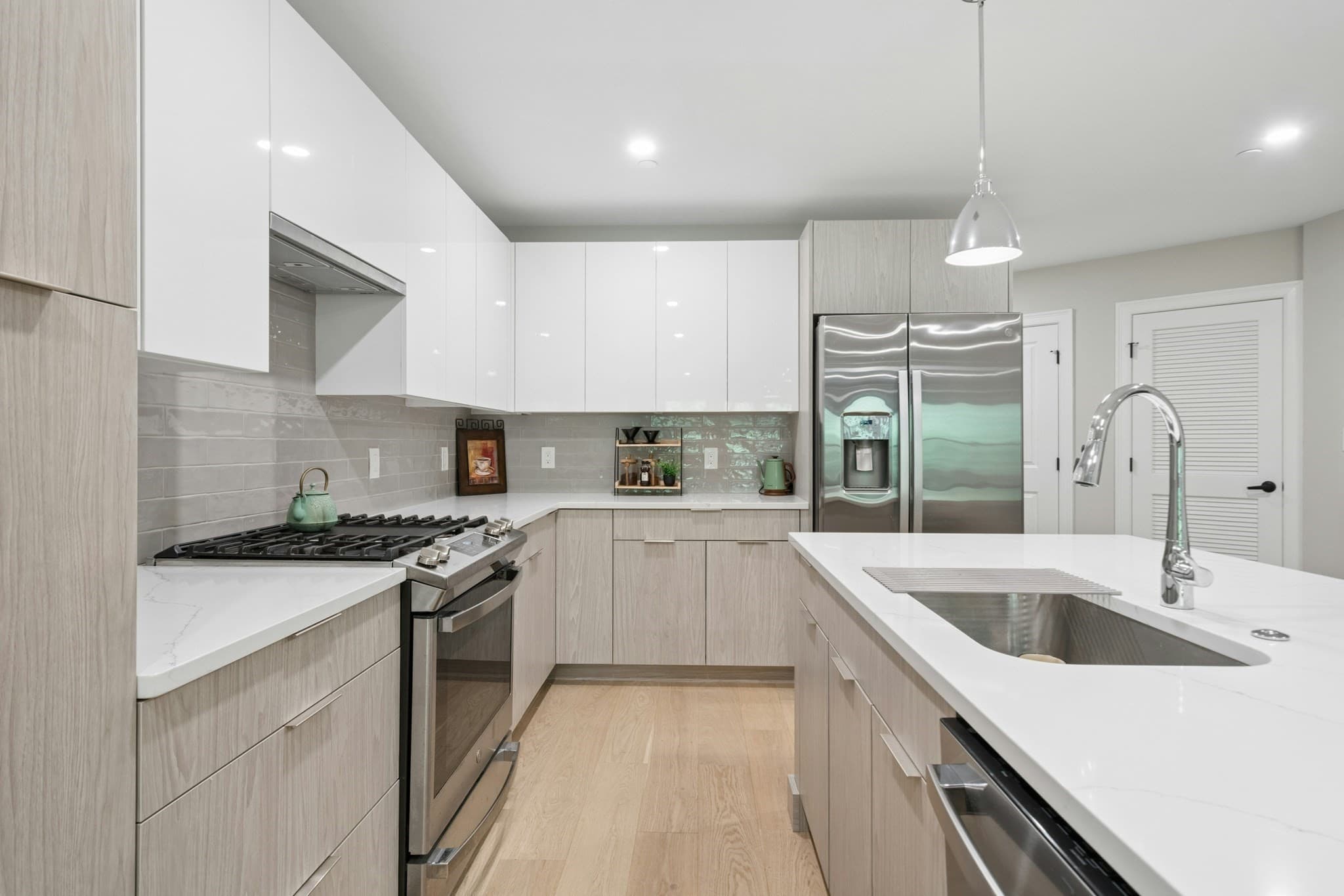 Condominium at 5205 Washington # 305, Boston MA 02132, Boston, photo 6 of 18