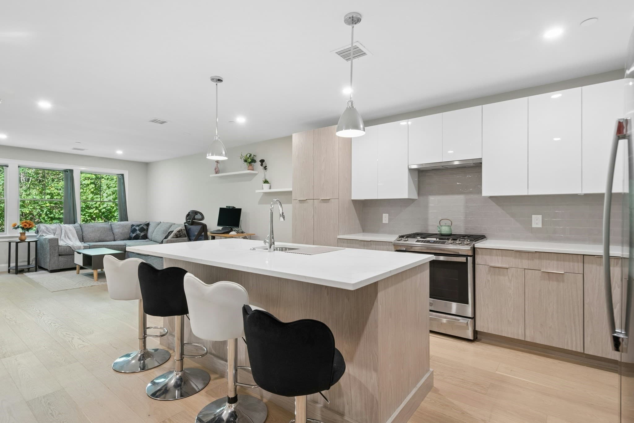 Condominium at 5205 Washington # 305, Boston MA 02132, Boston, photo 9 of 18