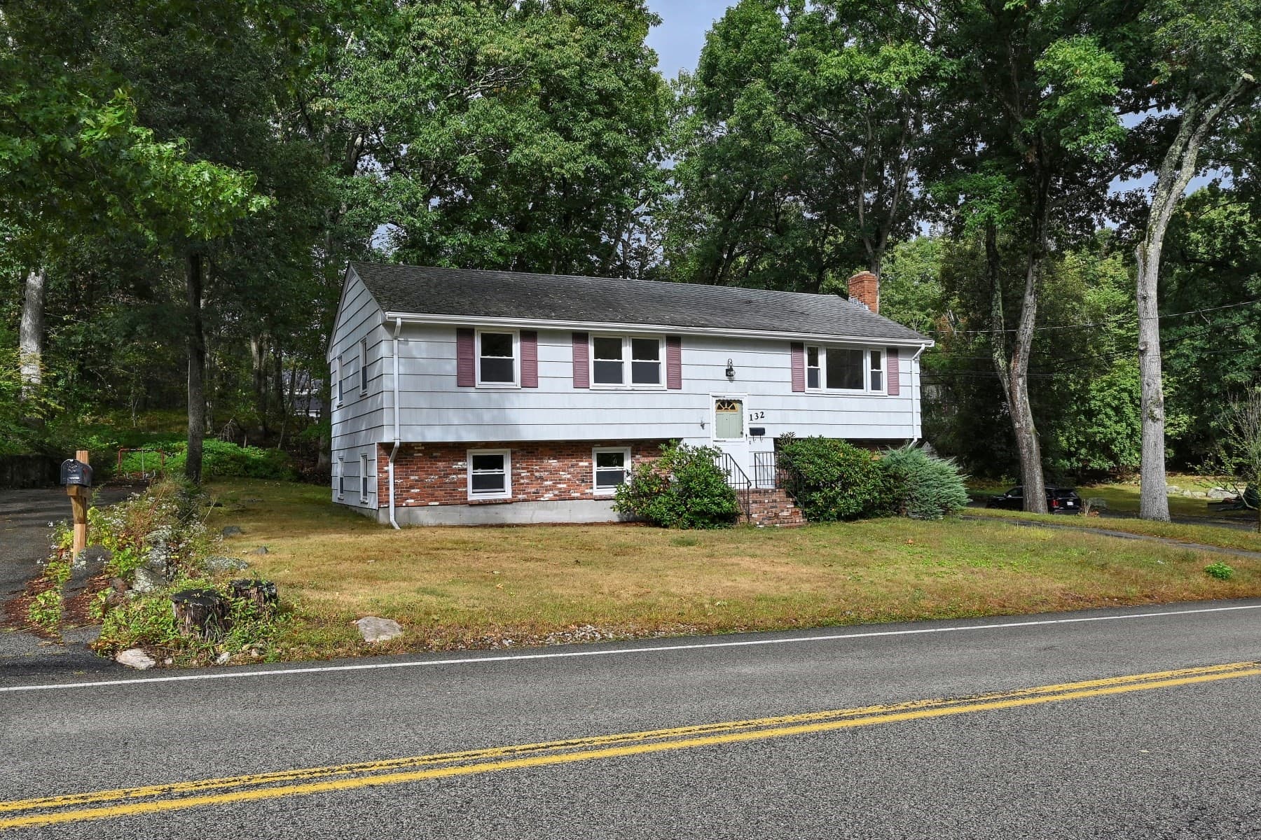 Single Family Residence at 132 Forest St, Weymouth MA 02190, Weymouth, photo 3 of 28