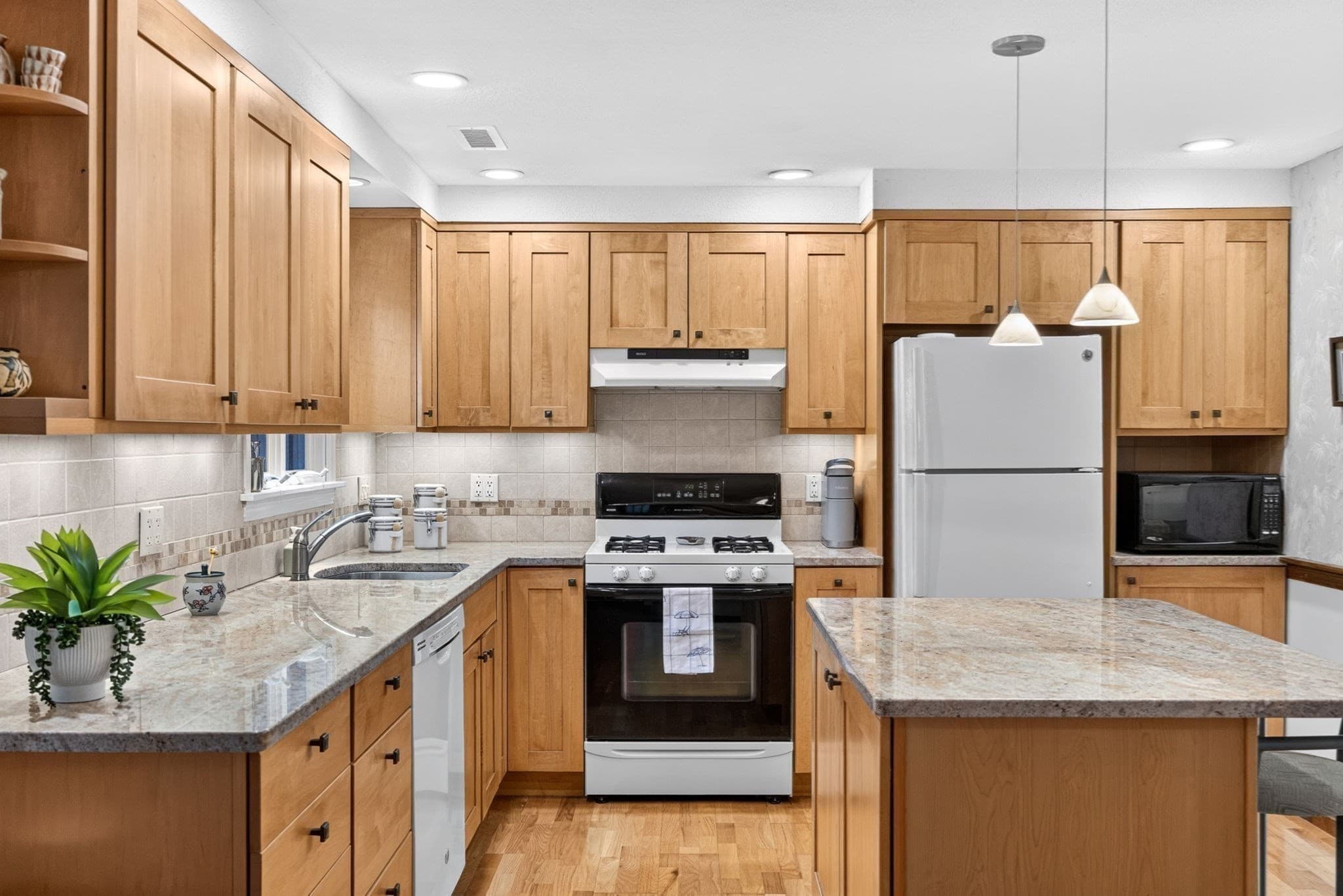 Single Family Residence at 39 Lakewood Drive, Harwich MA 02645, Harwich, photo 11 of 32