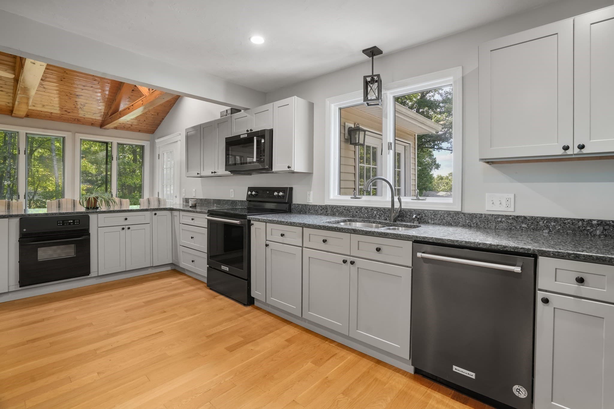 Single Family Residence at 86 Breakneck Rd, Sturbridge MA 01566, Sturbridge, photo 4 of 40