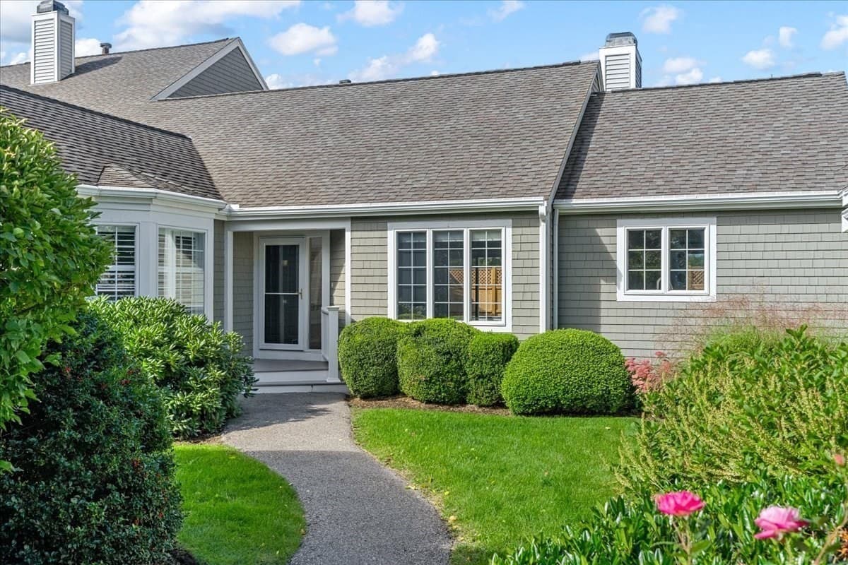 Condominium at 10 Floret Cir # 10, Hingham MA 02043, Hingham, photo 2 of 39
