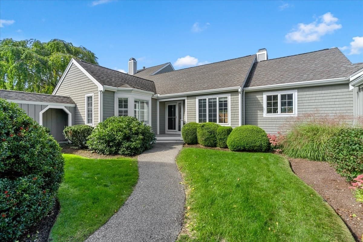10 Floret Cir # 10, Hingham MA 02043