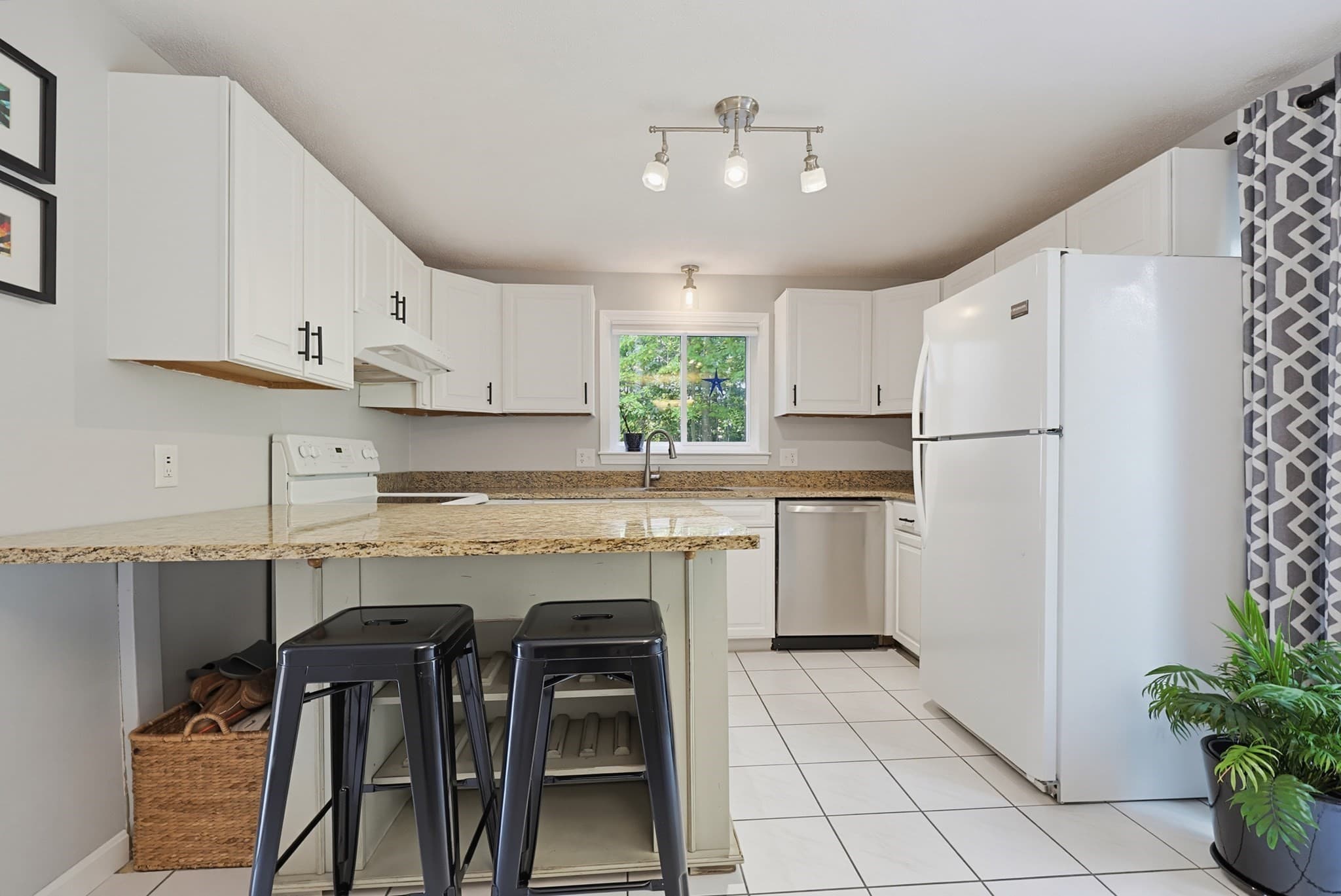 Condominium at 152 E. Bacon St. # D5, Plainville MA 02762, Plainville, photo 9 of 35