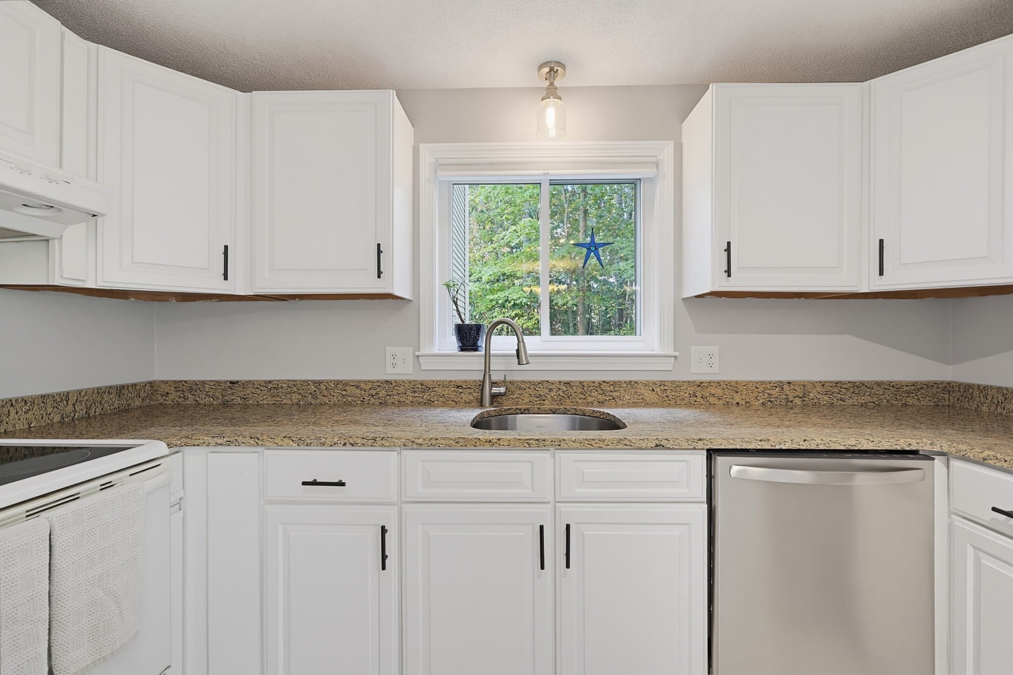 Condominium at 152 E. Bacon St. # D5, Plainville MA 02762, Plainville, photo 11 of 35