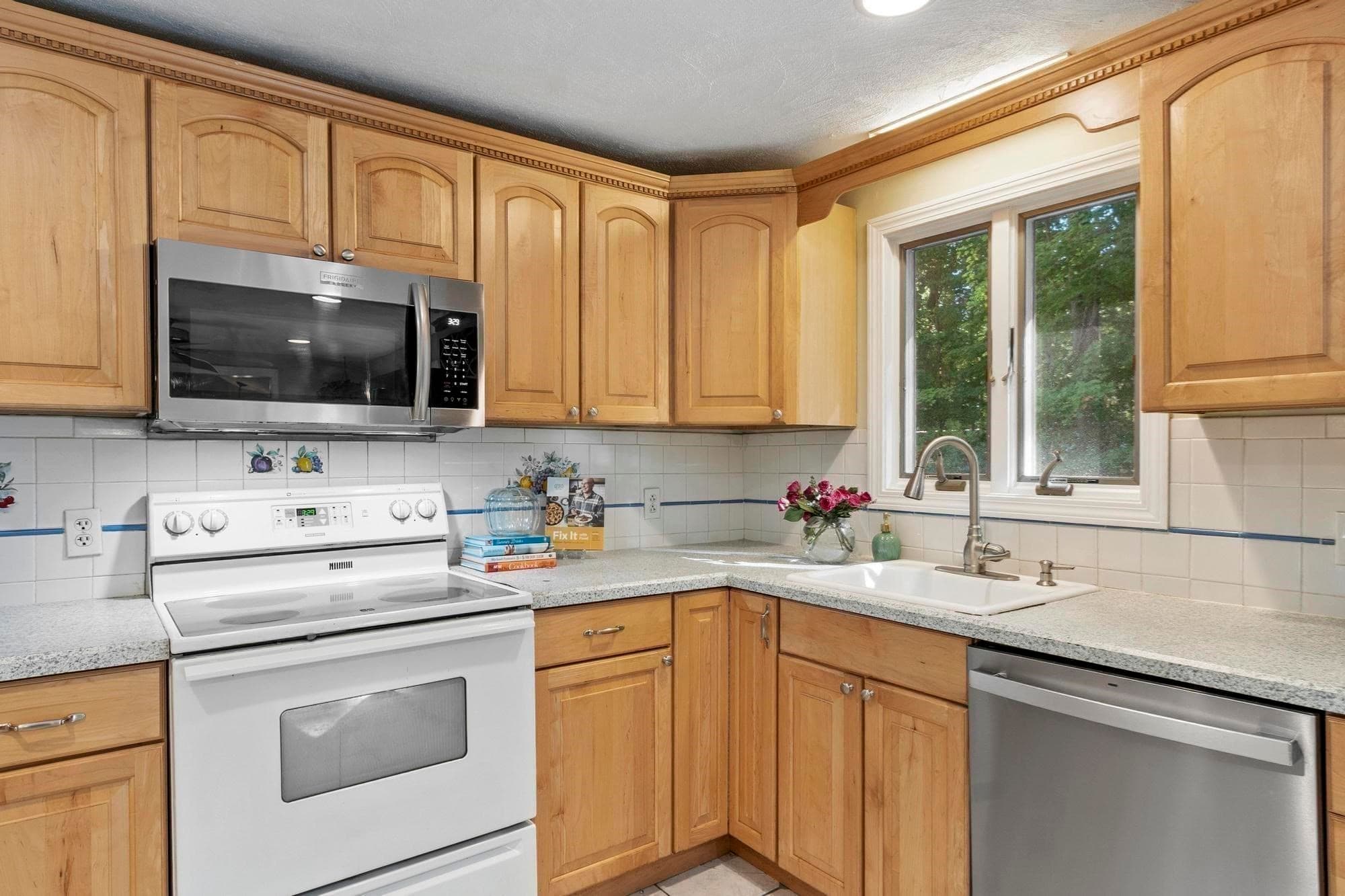 Single Family Residence at 405 Salem Street, Wilmington MA 01887, Wilmington, photo 13 of 42