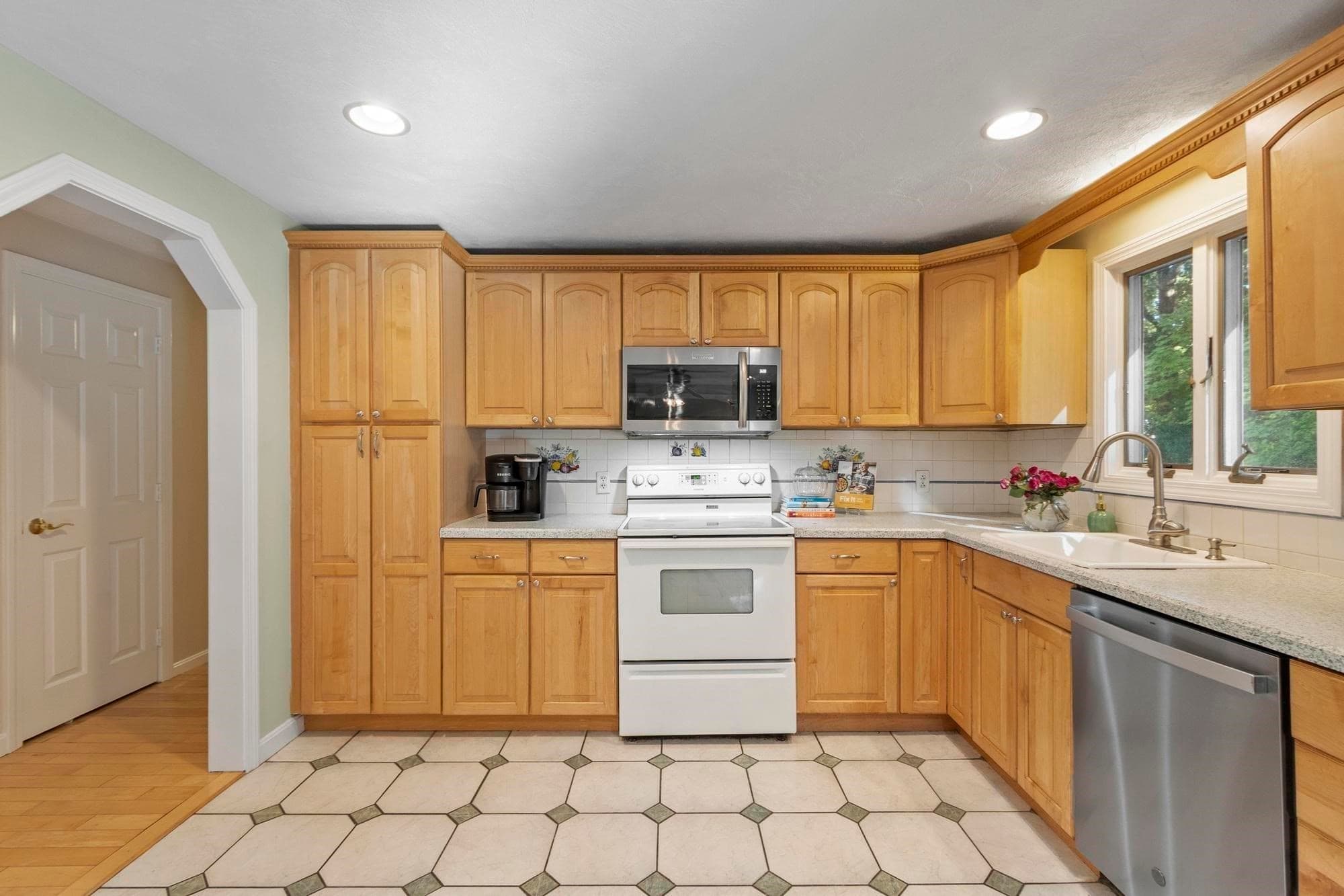 Single Family Residence at 405 Salem Street, Wilmington MA 01887, Wilmington, photo 12 of 42