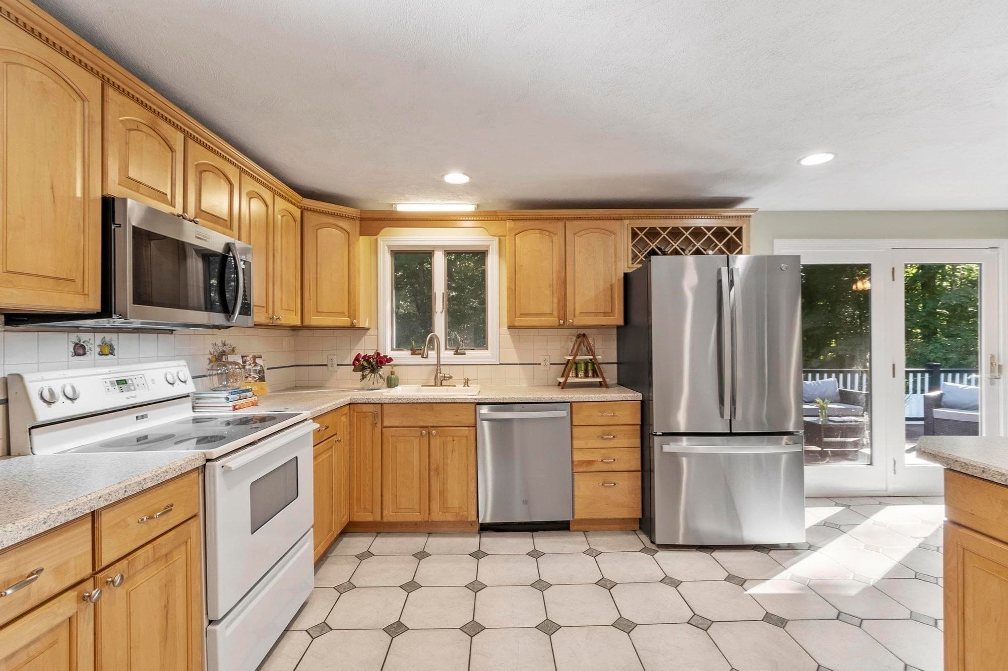 Single Family Residence at 405 Salem Street, Wilmington MA 01887, Wilmington, photo 11 of 42