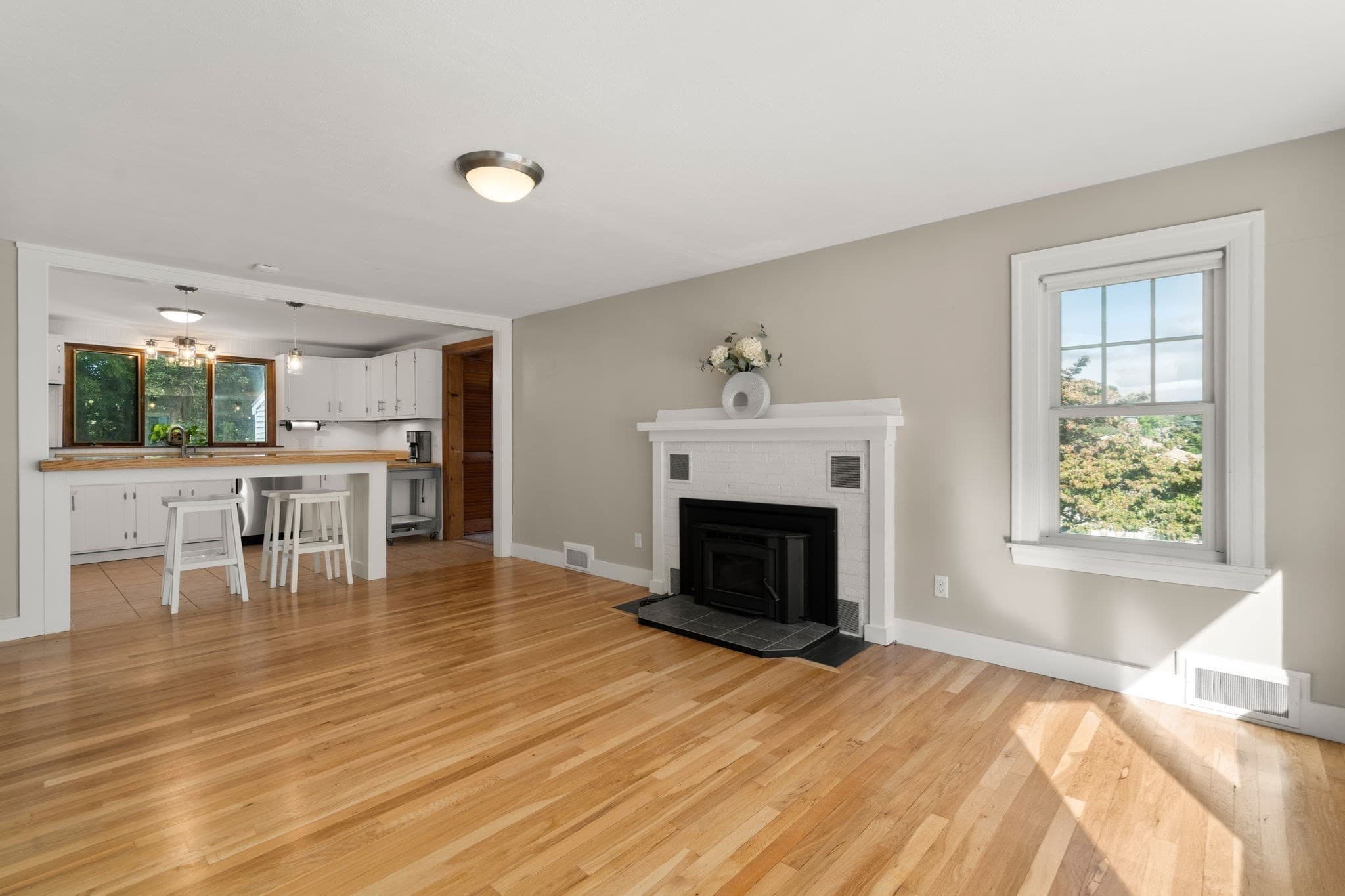 Single Family Residence at 202 Essex St, Marlborough MA 01752, Marlborough, photo 7 of 32