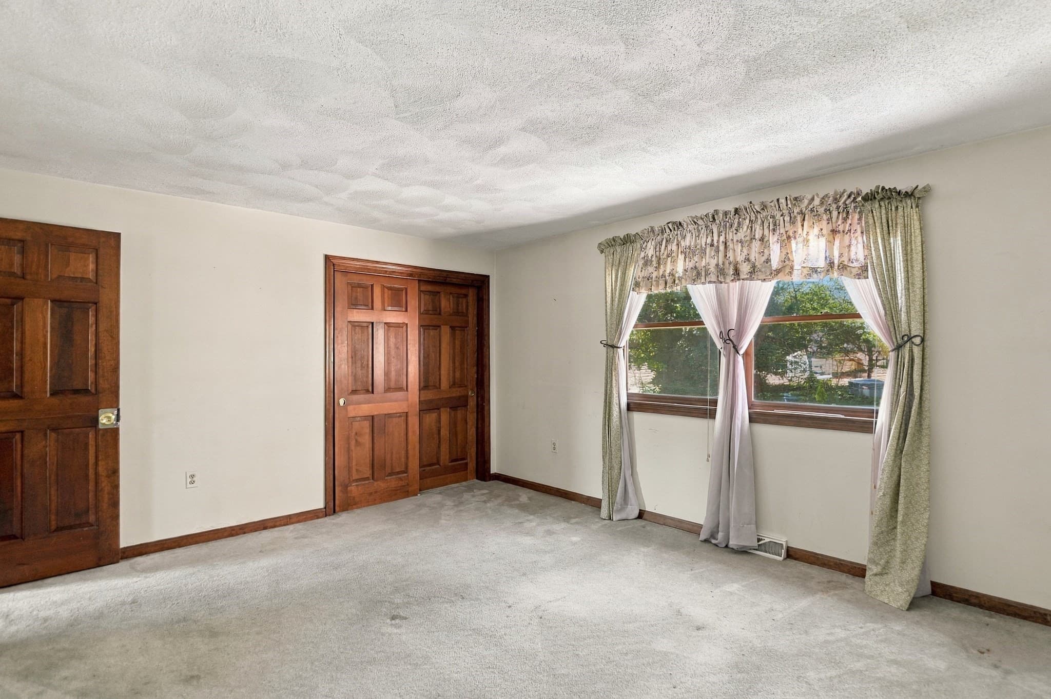 Single Family Residence at 2 Clifford Road, Burlington MA 01803, Burlington, photo 35 of 42