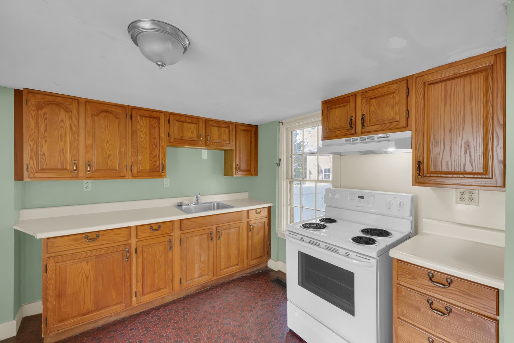 Single Family Residence at 3 Fullam Hill Rd, North Brookfield MA 01535, photo 3 of 16
