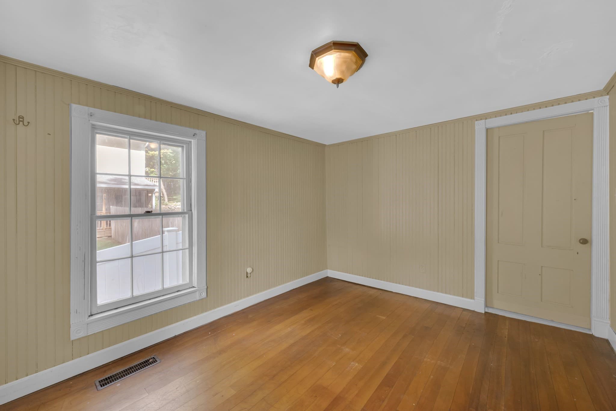 Single Family Residence at 3 Fullam Hill Rd, North Brookfield MA 01535, photo 9 of 16