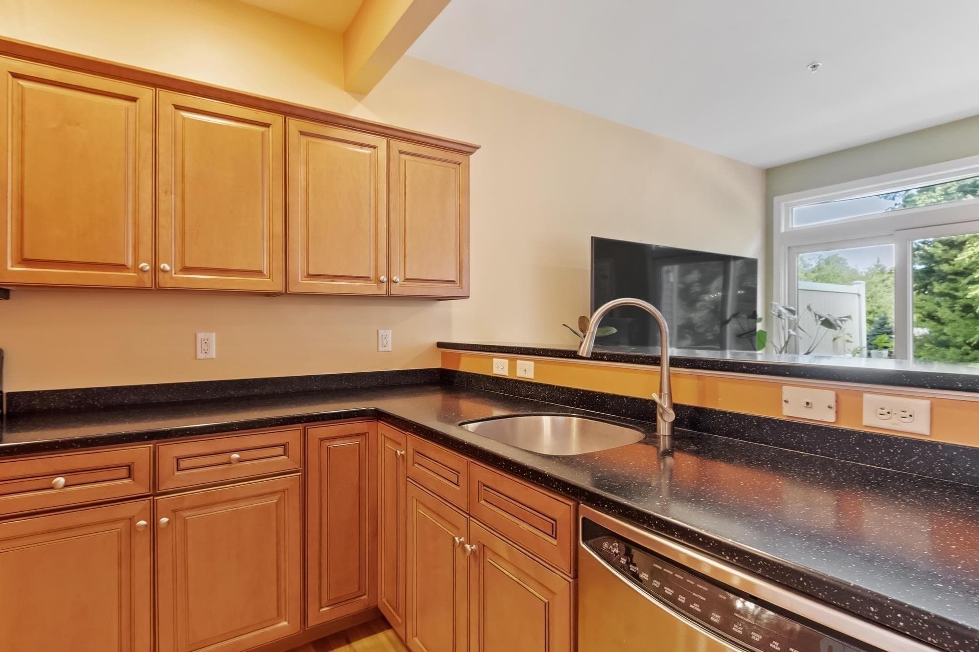 Condominium at 3 Robert Cir # 3, Grafton MA 01536, Grafton, photo 10 of 40