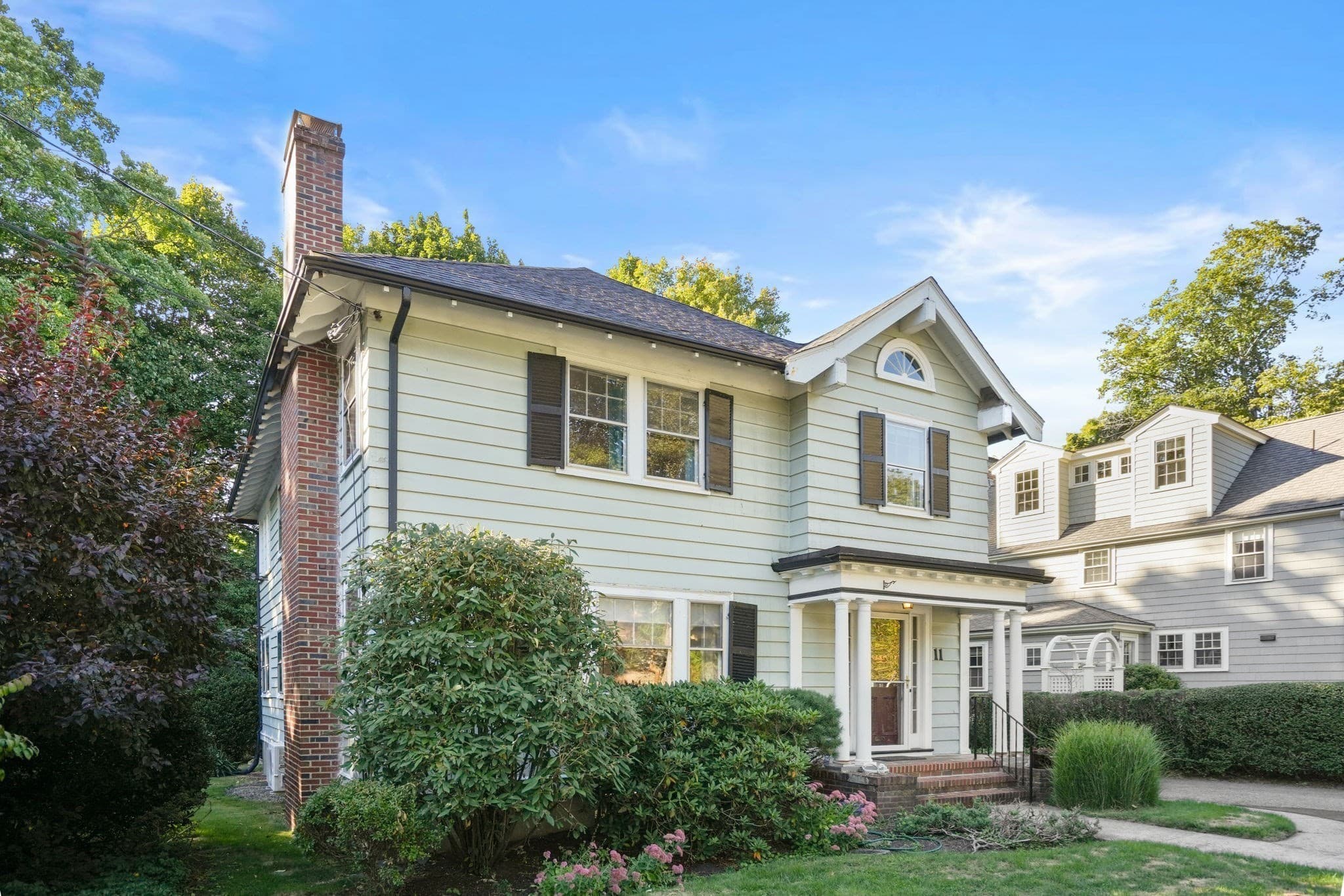11 Stoneleigh Road, Newton MA 02465
