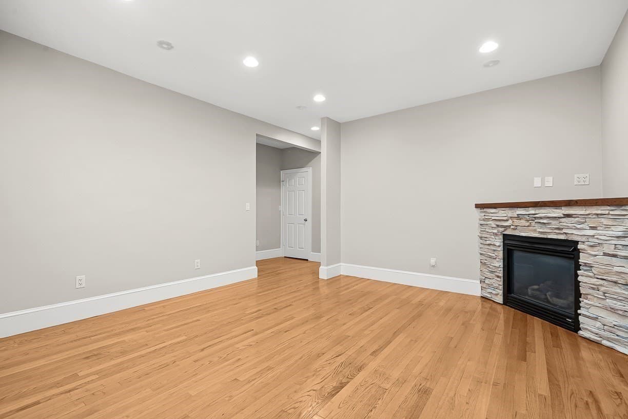 Condominium at 12 I St # 1, Boston MA 02127, Boston, photo 5 of 18