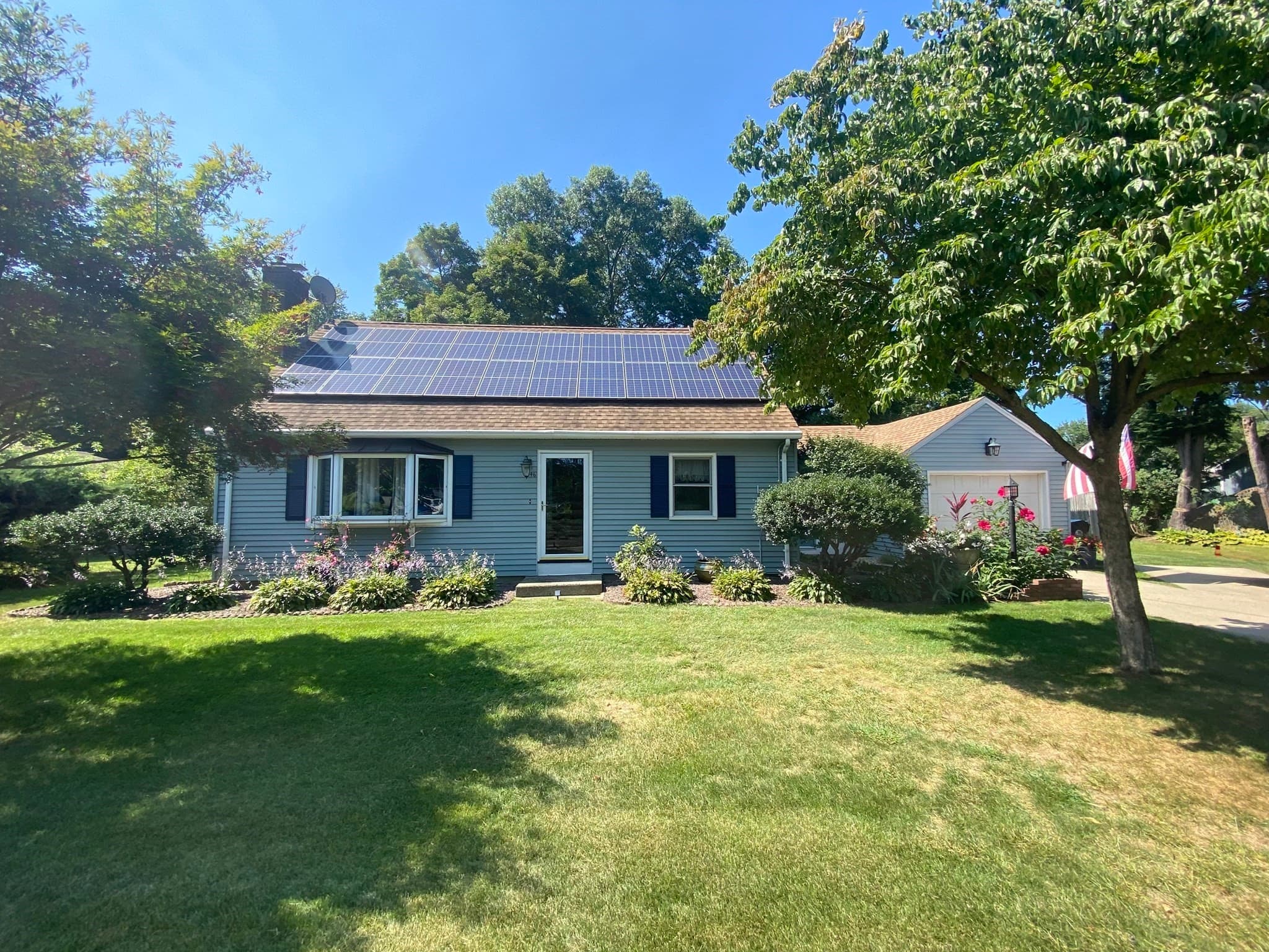 46 Country Rd, Agawam MA 01001