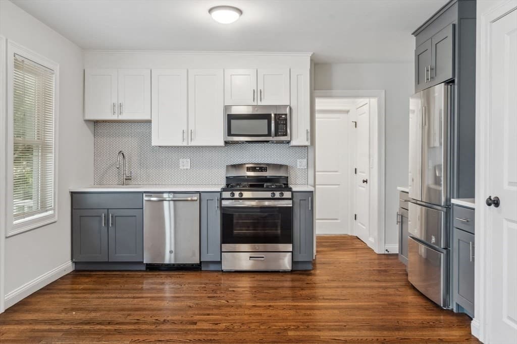 4 Family at 183 Whitwell St, Quincy MA 02169, Quincy, photo 2 of 19