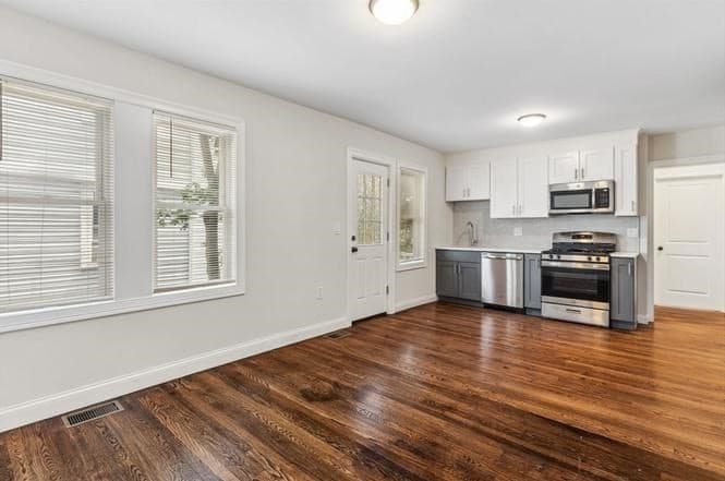 4 Family at 183 Whitwell St, Quincy MA 02169, Quincy, photo 6 of 19
