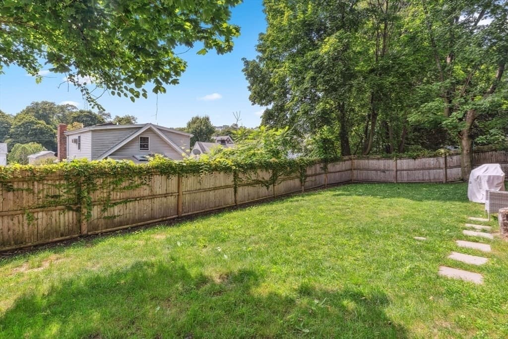 4 Family at 183 Whitwell St, Quincy MA 02169, Quincy, photo 5 of 19