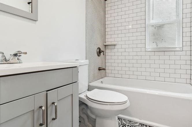 4 Family at 183 Whitwell St, Quincy MA 02169, Quincy, photo 10 of 19