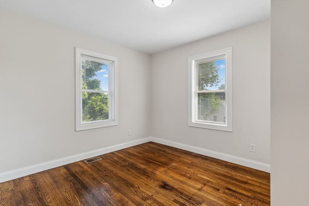 4 Family at 183 Whitwell St, Quincy MA 02169, Quincy, photo 4 of 19