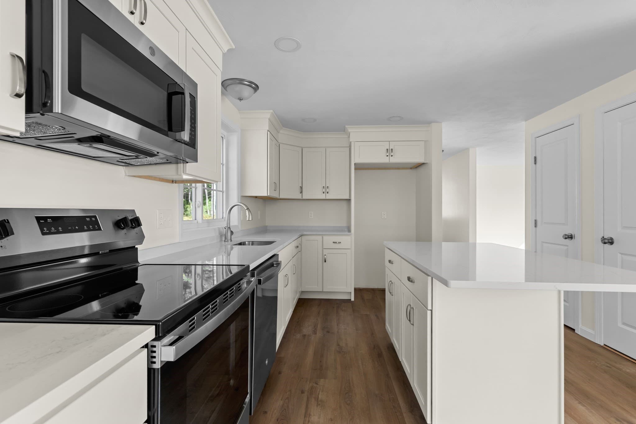 Single Family Residence at 29 Bumblebee Dr, Plymouth MA 02360, Plymouth, photo 9 of 32