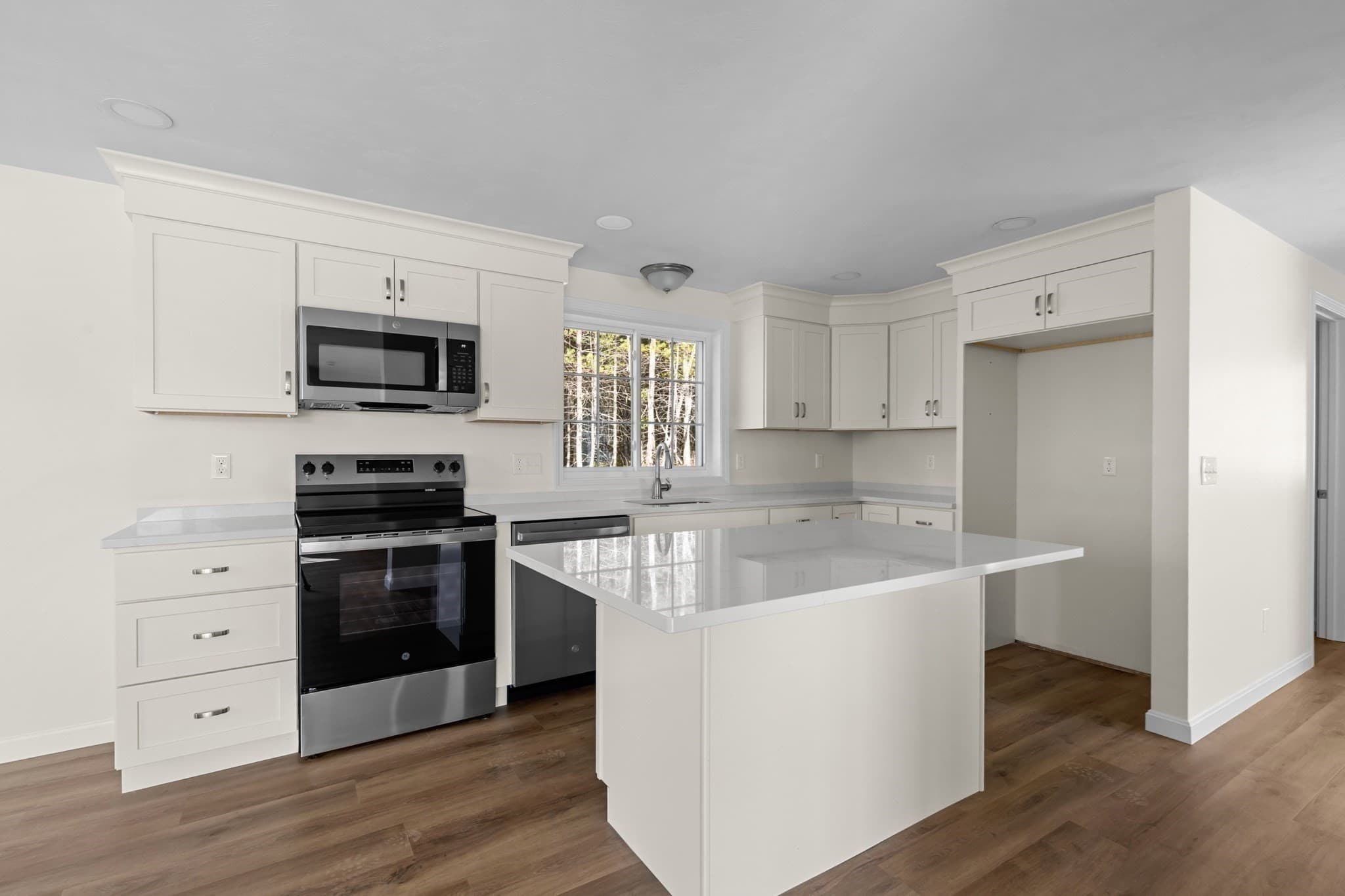 Single Family Residence at 29 Bumblebee Dr, Plymouth MA 02360, Plymouth, photo 11 of 32