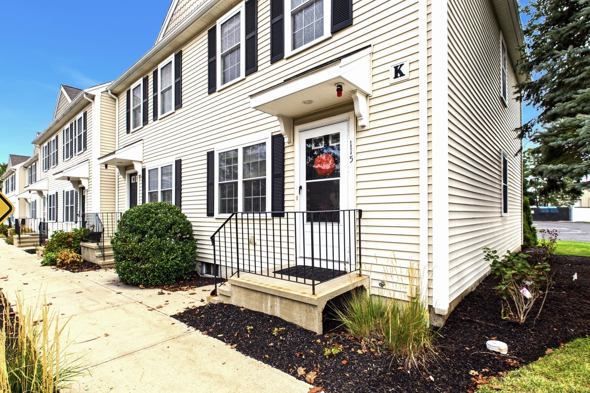 Condominium at 115 Boxberry Ln # 115, Rockland MA 02370, Rockland, photo 2 of 39