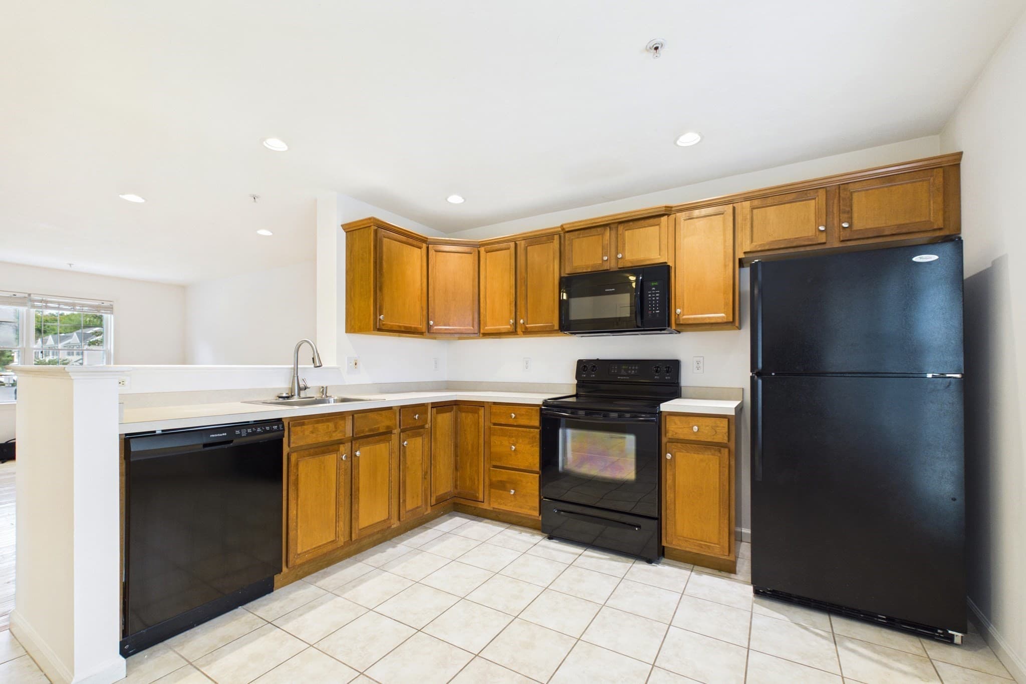 Condominium at 115 Boxberry Ln # 115, Rockland MA 02370, Rockland, photo 13 of 39