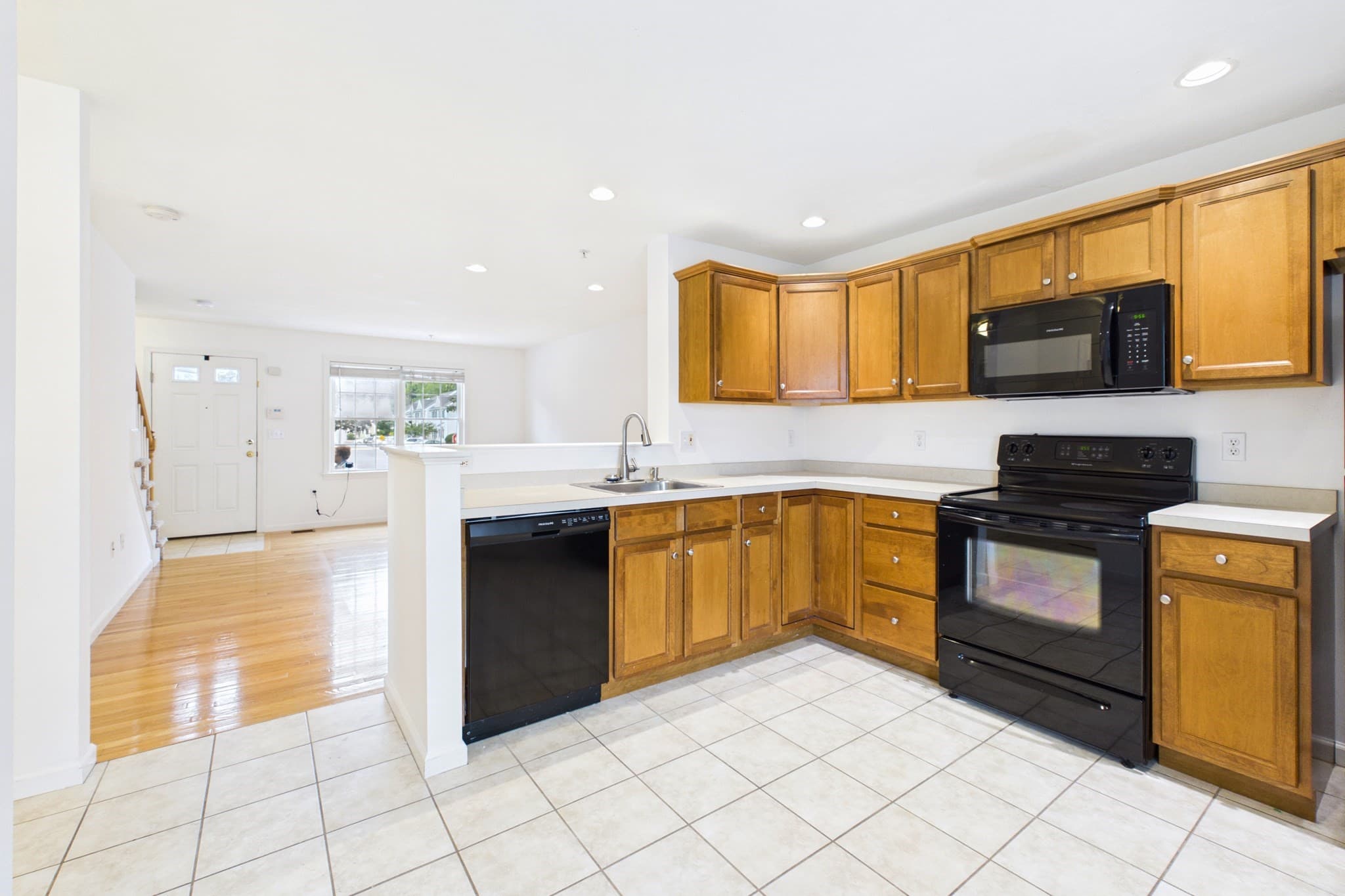 Condominium at 115 Boxberry Ln # 115, Rockland MA 02370, Rockland, photo 17 of 39