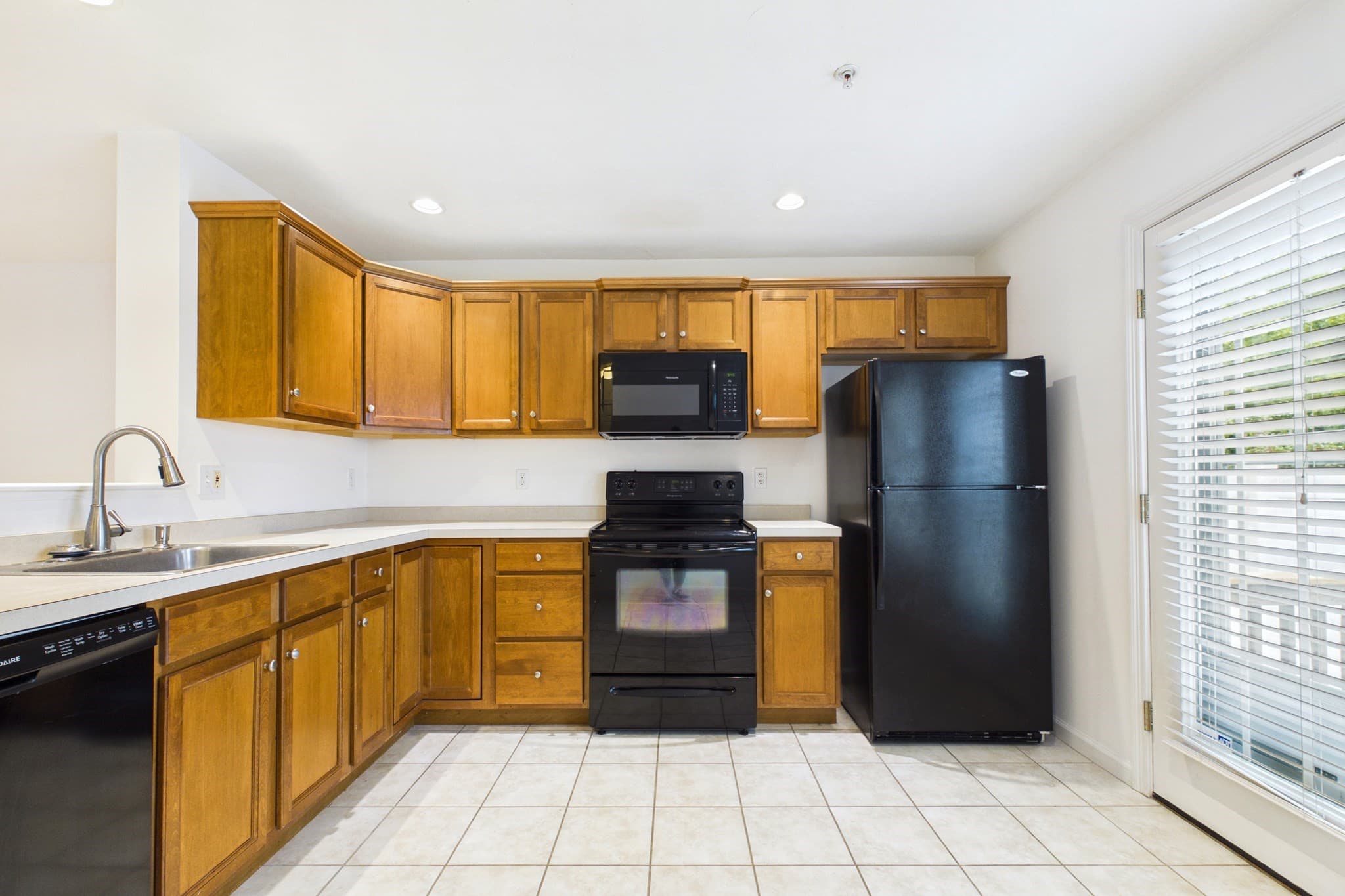 Condominium at 115 Boxberry Ln # 115, Rockland MA 02370, Rockland, photo 15 of 39
