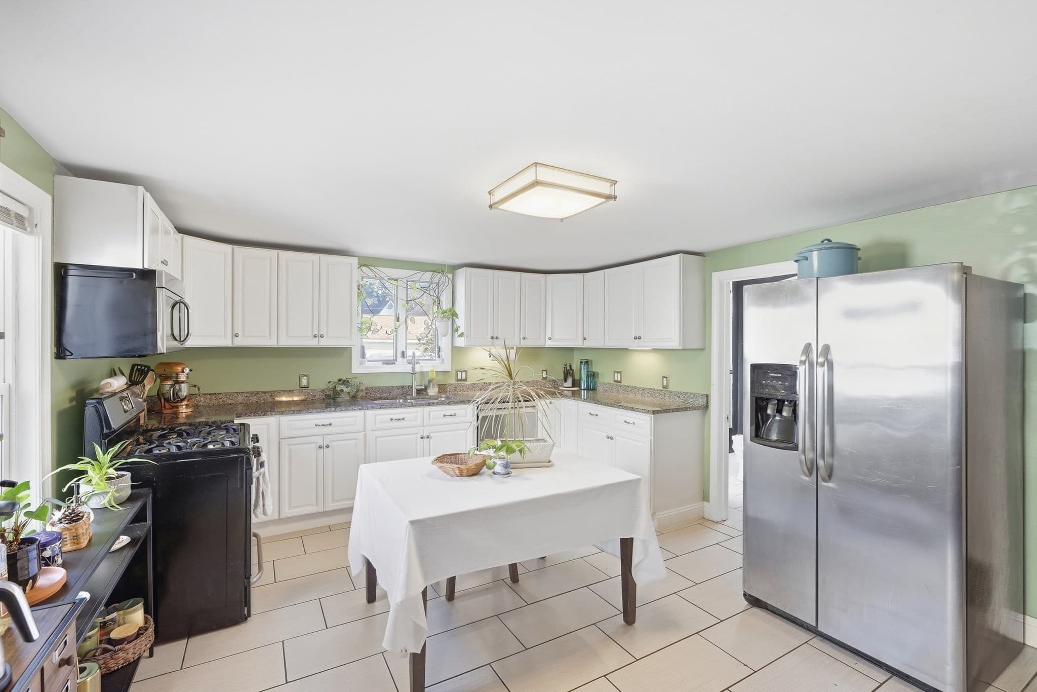 Single Family Residence at 201 W Manchester St, Lowell MA 01852, Lowell, photo 4 of 22