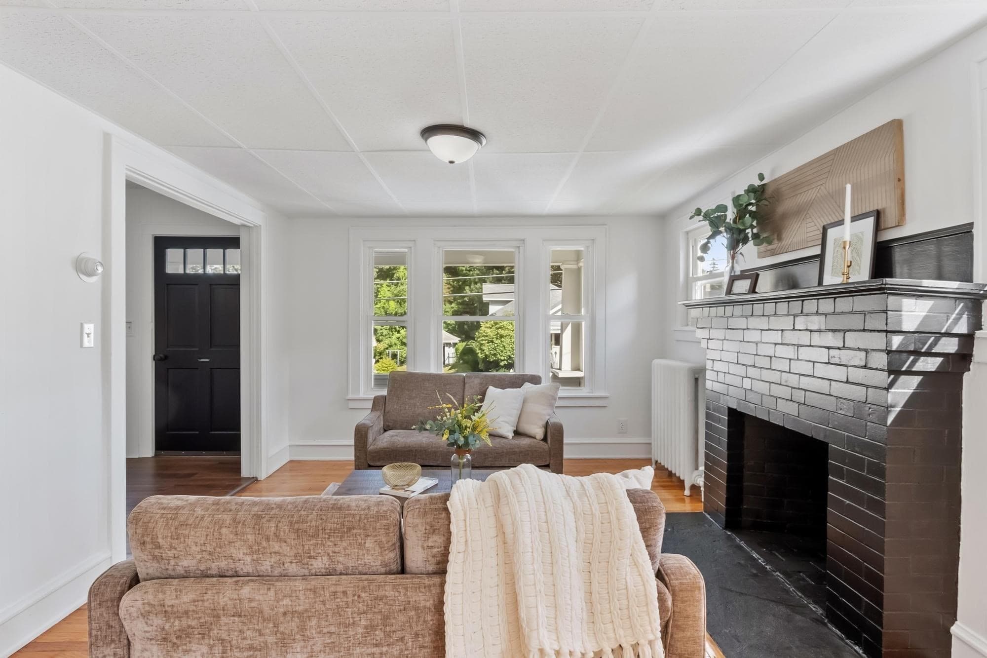Single Family Residence at 567 Milk St, Fitchburg MA 01420, Fitchburg, photo 10 of 42