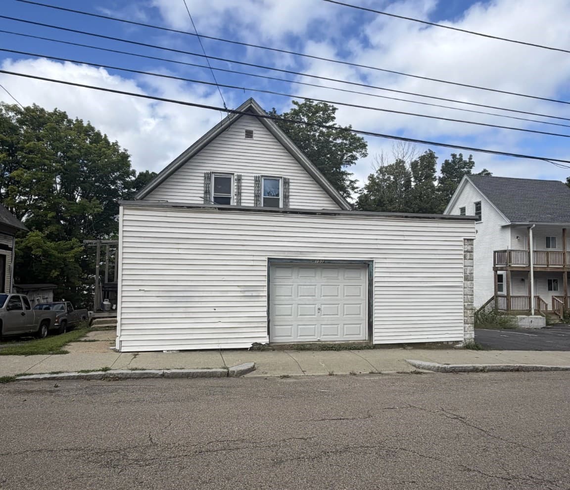 153 Pine St, Gardner MA 01440
