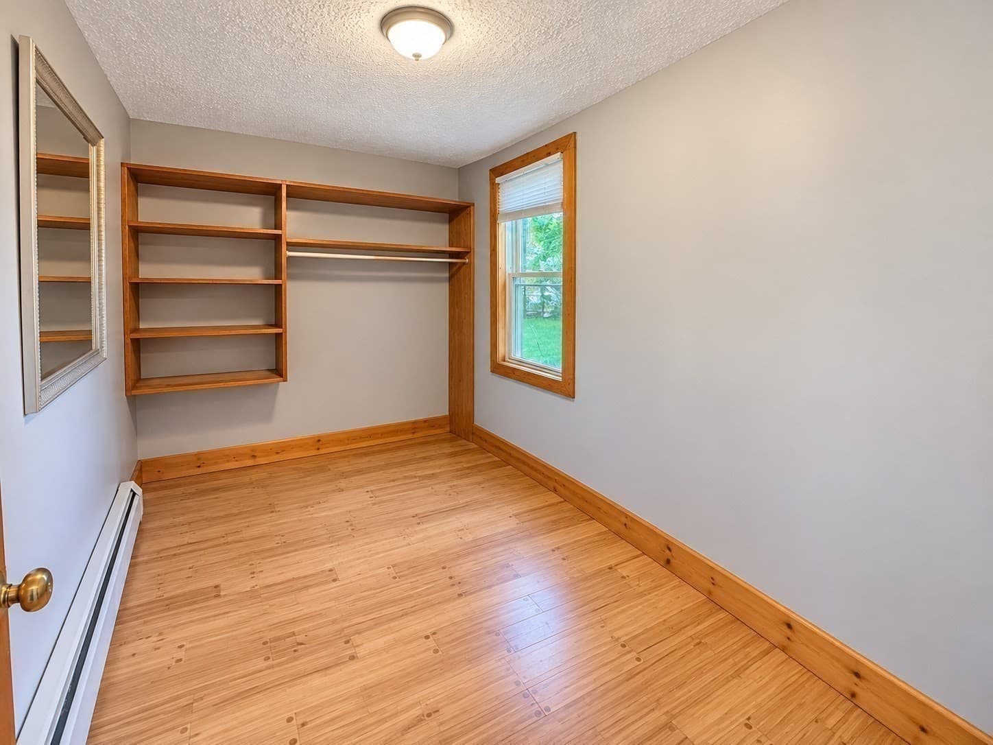 Single Family Residence at 36 Oakland Dr, Auburn MA 01501, Auburn, photo 5 of 13